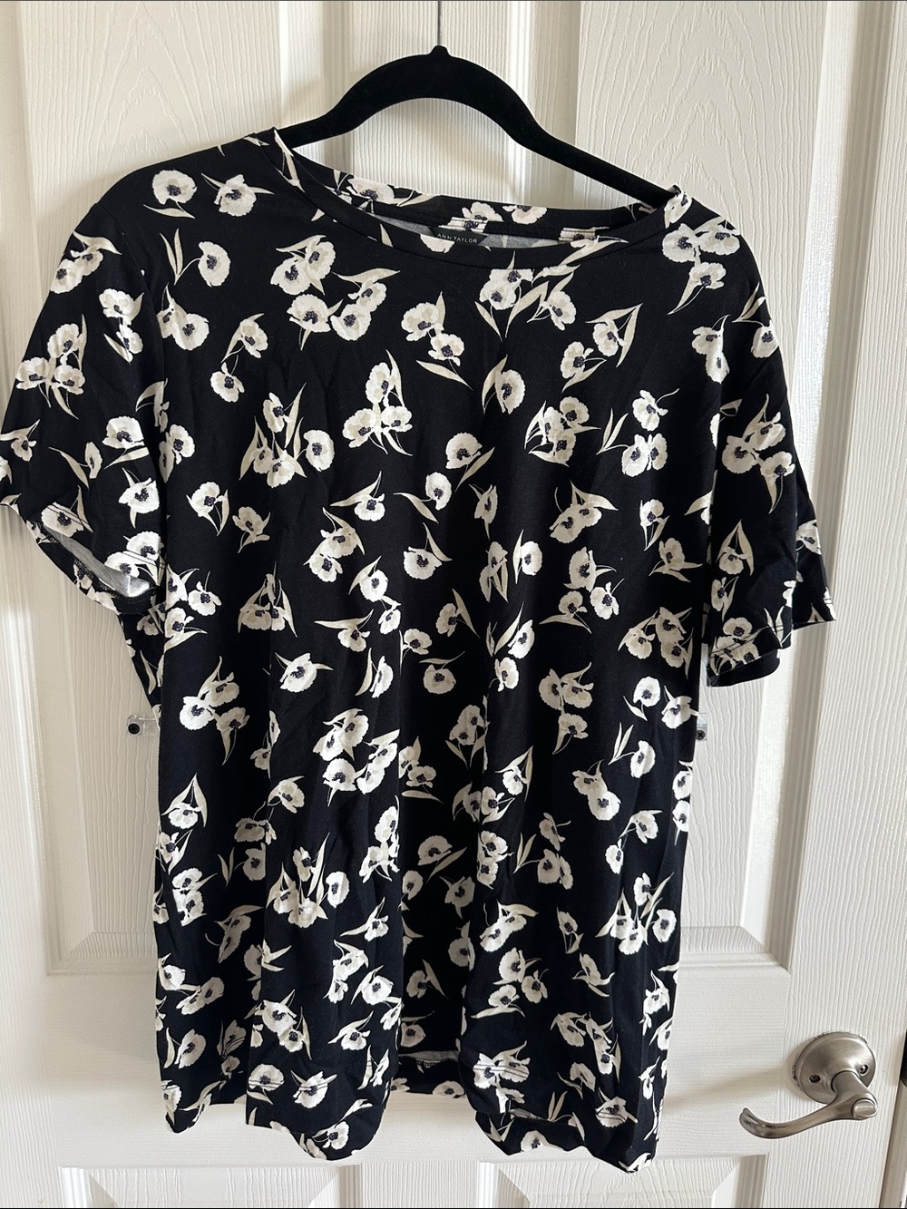 Ann Taylor Black Short-Sleeve Floral Tee